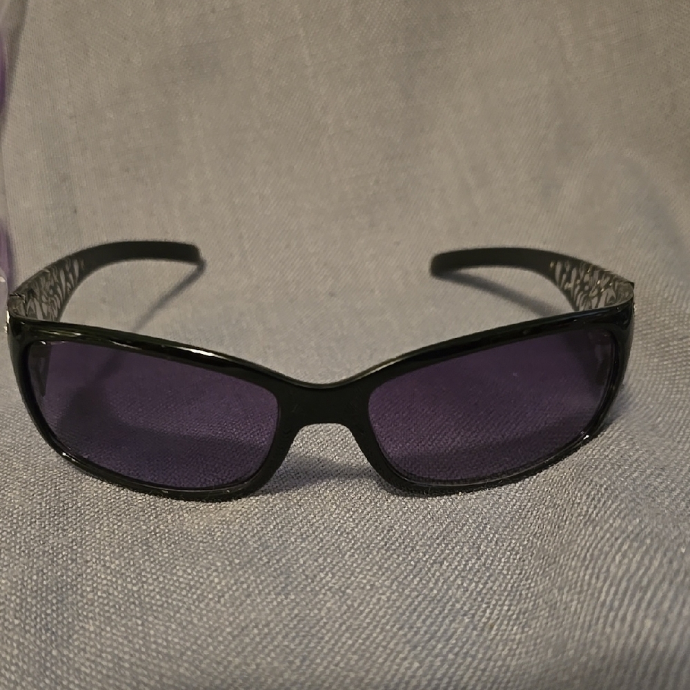 Stylish Black Sunglasses with Purple Tinted Lens